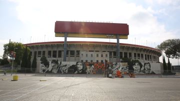 Vista del mural conmemorativo ubicado en el lado oeste del memorial Coliseum. La gran fiesta de la inclusión se aproxima.
