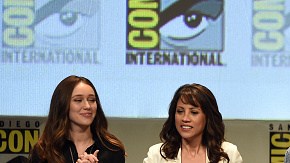 De izq. a der., los actores Alycia Debnam-Carey, Elizabeth Rodriguez, Lorenzo James Henrie y Ruben Blades en el panel de 'Fear the Walking Dead' de Comic-Con International 2015.