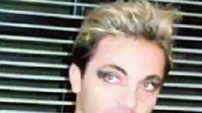 De esta guisa posó Cristian Castro causando una revolución en las redes sociales.