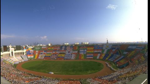 Al igual que en 1984, el viejo estadio volverá a recibir al mundo este sábado.