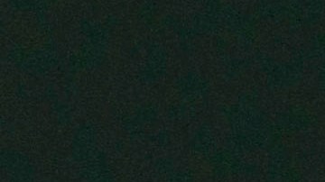 Jen Welter se pone un casco de los Cardinals de Arizona el martes luego de ser presentada como coach pasante del equipo.