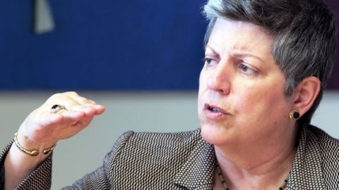 Janet Napolitano preside el sistema estatal de la Universidad de California.