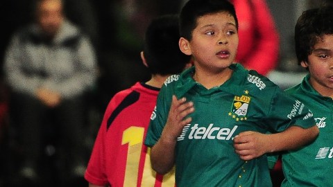 El club León USA comenzó como un equipo de niños, y hoy entrana en todas las divisiones.
