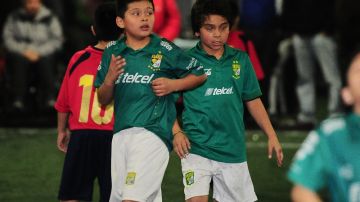 El club León USA comenzó como un equipo de niños, y hoy entrana en todas las divisiones.