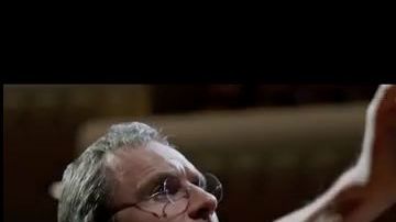 El filme se centra en la actitud arrogante de Jobs frente a su equipo de trabajo.