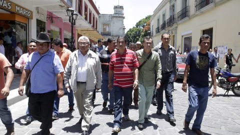 MAESTROS MEXICANOS CONTINÚAN RESISTENCIA CONTRA OFENSIVA GUBERNAMENTAL