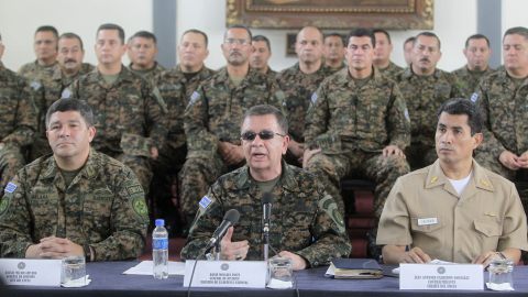 FUERZA ARMADA SALVADOREÑA PROCESA POR SEDICIÓN A 14 MILITARES QUE PEDÍAN BONO