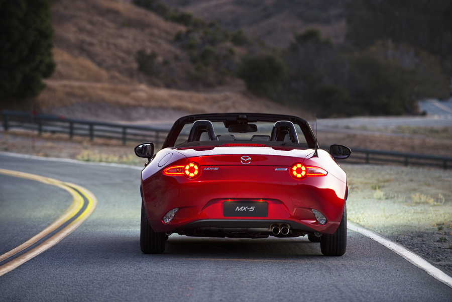 mazda miata atras