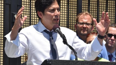 Kevin de León destacó que su prioridad es el bienestar de los inmigrantes.