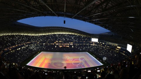 En esta imagen se puede apreciar la estructura ondulada y asimétrica que es la principal característica física del flamante estadio de Monterrey.