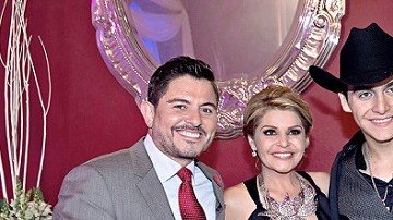 De izq. a der., Ernesto Laguardia, Itatí Cantoral, Julián Figueroa y Maribel Guardia en las grabaciones del final de "Amores con trampa".