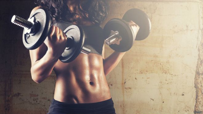Una de las grandes preocupaciones de las mujeres es desarrollar mucha musculatura.