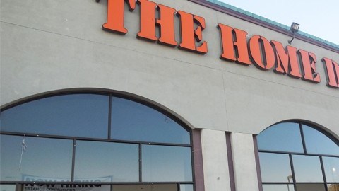 A pesar de que la primavera es la temporada con más ventas para Home Depot, hacen ajustes por coronavirus.