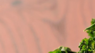 Chips de kale con ajo.