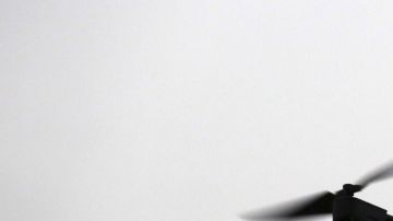 Las regulaciones del FAA requieren que los aparatos sean volados a más de 400 pies en el aire.