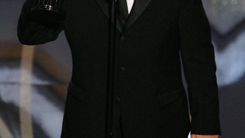 Eugenio Caballero, en 2007, justo tras recibir el Oscar por 'Pan's Labyrinth'.