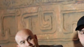 Gustavo, Juan y Rosie Rivera recuerdan a Jenni en un evento pasado.