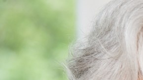 Las personas mayores  son víctimas frecuentes de los estafadores.