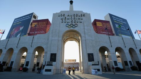 La histórica fachada del Memorial Coliseum, estadio que sería eje de los Juegos Olímpicos otra vez.