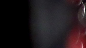 Ronda Rousey lastima a Bethe Correia contra la jaula. Instantes después la noqueó.