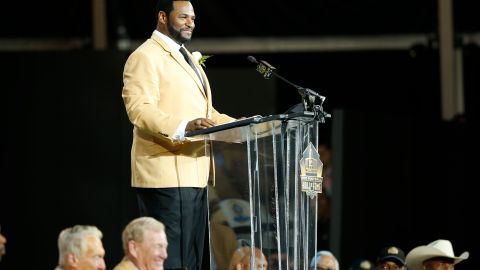 Jerome Bettis, excorredor de los Steelers, recibió las mayores ovaciones en una noche para recordar en Canton, Ohio.