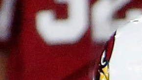 Jen Welter, la entrenadora de linebackers de los Cardinals, trabajó su primer juego en la NFL.