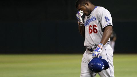 Yasiel Puig volvió a sentir malestar en un músculo de la pierna durante el juego del martes en Oakland. Así ha sido su temporada.