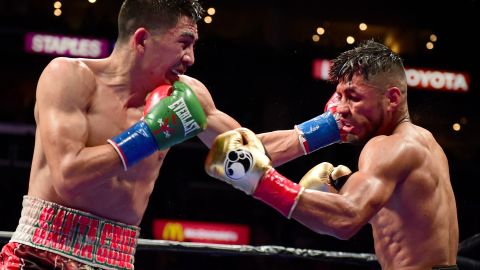 Leo Santa Cruz sacó la mejor parte de los electrizantes intercambios de golpes con un valiente Abner Mares.