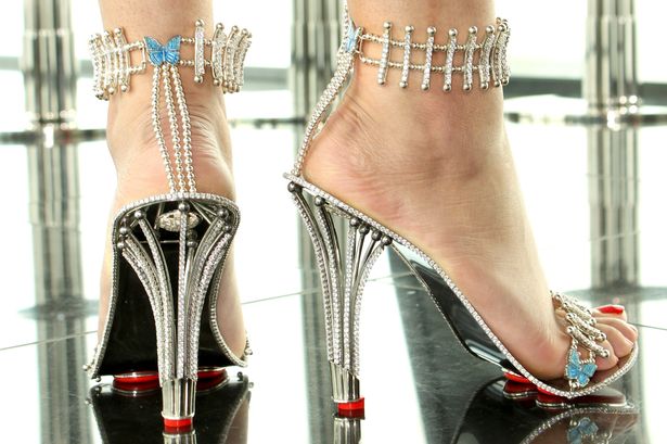 Esta es una de las fotos con las que la marca House of Borgezie promociona los zapatos de tacón llamados "Princess Constellation" y que Beyoncé recientemente adquirió.