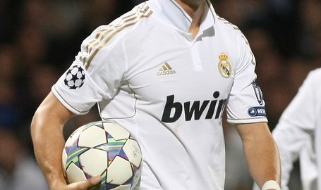 Cristiano Ronaldo (izq.), del Real, y Lio Messi, del Barsa, lideran el goleo español con 16 cada uno.