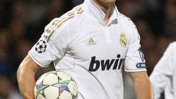 Cristiano Ronaldo (izq.), del Real, y Lio Messi, del Barsa, lideran el goleo español con 16 cada uno.