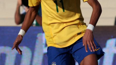 Neymar tiene enfrentados a las leyendas del futbol.