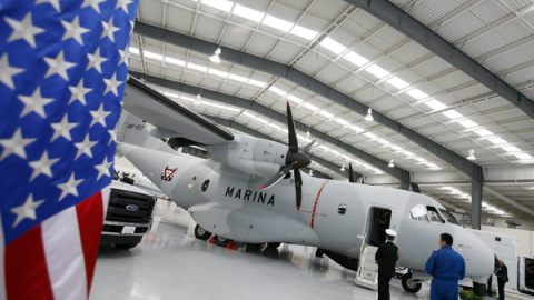 El jueves pasado México recibió un nuevo avión CASA 235 Persuader y tres vehículos Backscatter de inspección.