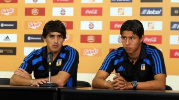 Hugo Ayala, de Tigres, escucha una pregunta en la conferencia de prensa celebrada ayer en el Estadio Universitario.