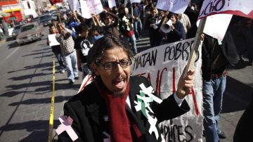 Marchan por calles de Ciudad Juárez (México), una de las más castigadas por el crimen, para exigir un alto a la violencia.