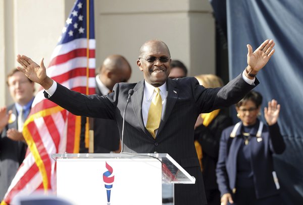 Herman Cain dice adiós a la candidatura republicana ante un grupo de seguidores en su cuartel general en Atlanta.