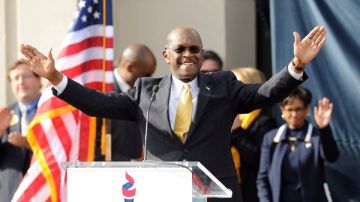 Herman Cain dice adiós a la candidatura republicana ante un grupo de seguidores en su cuartel general en Atlanta.