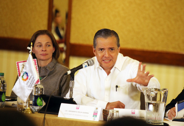 Heriberto Félix Guerra, titular de la Secretaría de Desarrollo Social de México, durante una conferencia en LA.