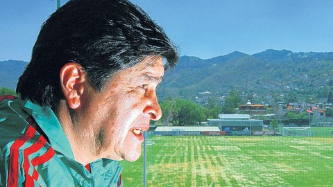 Luis Fernando Tena tendrá la responsabilidad de llevar a la selección mexicana a los Juegos Olímpicos de Londres 2012.