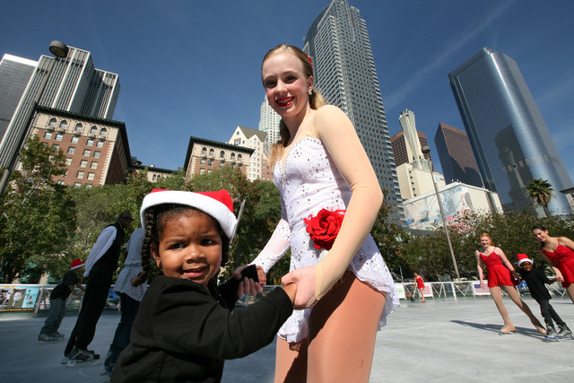 Downtown on Ice, en Pershing Square, tendrá un festival con Santa Claus.