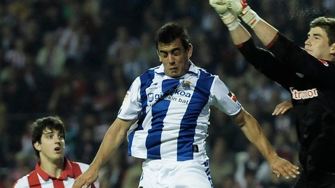 Diego Ifrán, al frente, juega poco para el Real Sociedad.
