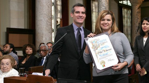 La periodista de La Opinión Pilar Marrero, así como  Josefa Salinas  y Luz Villarreal, reciben sendos reconocimientos de la Ciudad  por su labor en los medios.