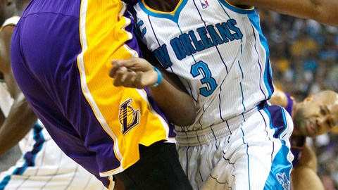 Paul (3) frente a Bynum, su posible compañero.