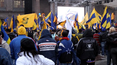 Miles de aficionados vieron el partido por medio de las pantallas gigantes instaladas en la Macroplaza.