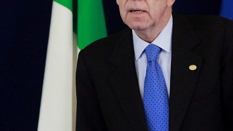 El primer ministro italiano, Mario Monti, en rueda de prensa.