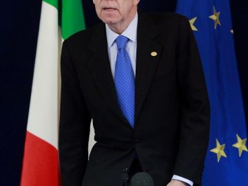 El primer ministro italiano, Mario Monti, en rueda de prensa.