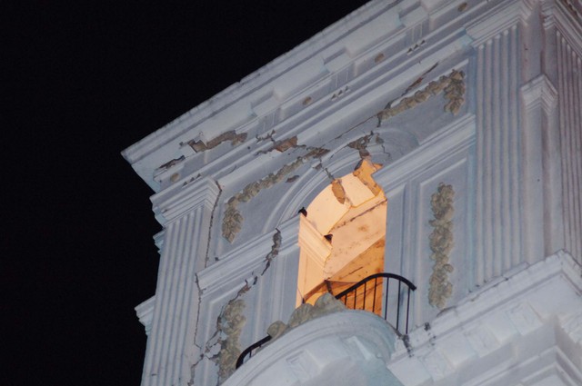 La catedral de la Asunción de María sufrió daños en una de sus dos torres, y en la ciudad de Iguala dos viviendas se derrumbaron.