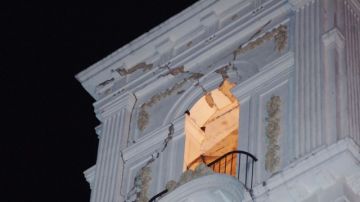 La catedral de la Asunción de María sufrió daños en una de sus dos torres, y en la ciudad de Iguala dos viviendas se derrumbaron.