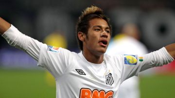 Neymar da Silva, joven perla del Santos brasileño es por ahora uno más entre los príncipes herederos de Messi