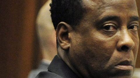 Conrad Murray dice que no tiene dinero.